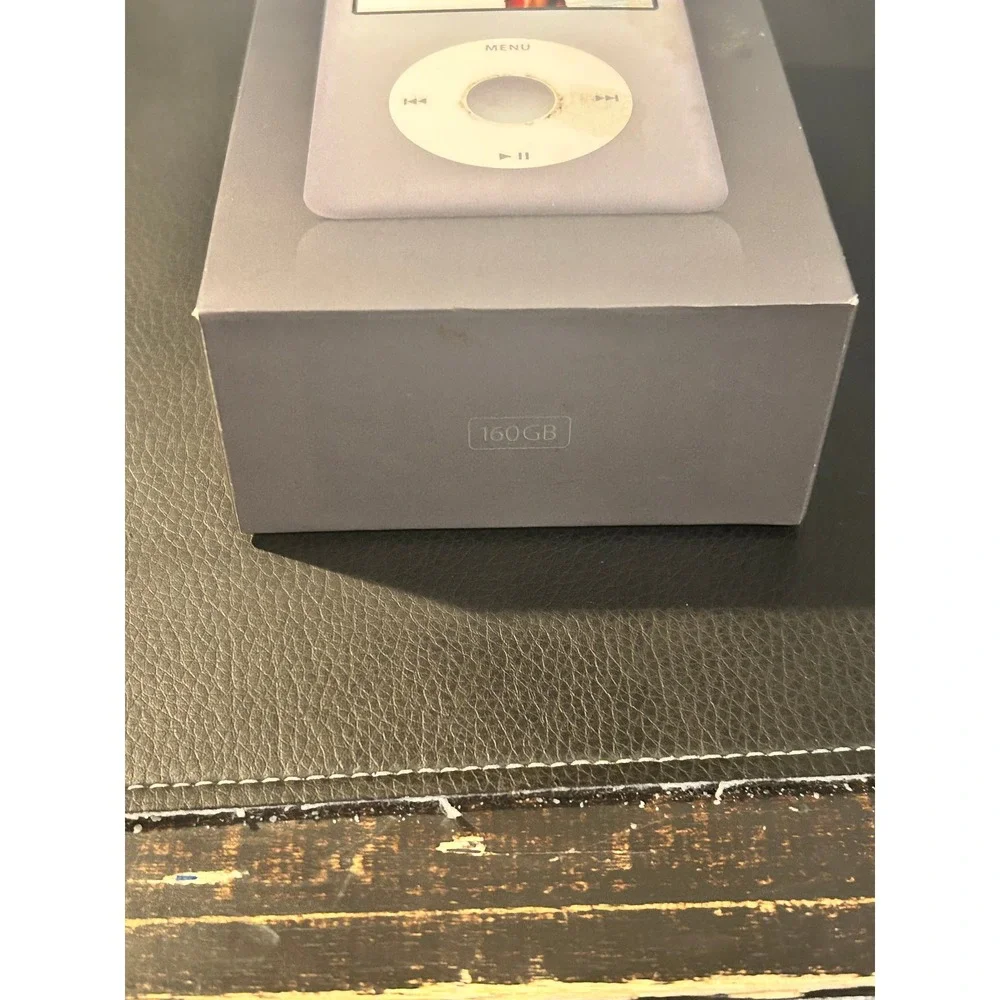 Apple iPod Classic 6th Generation 160GB Silver MP3 Player A1238 with Box